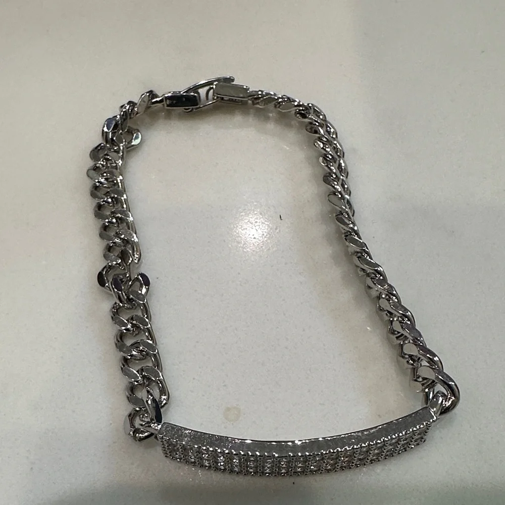 Elegant Silver Bracelet with Sparkling Accents - Picture 2 of 11